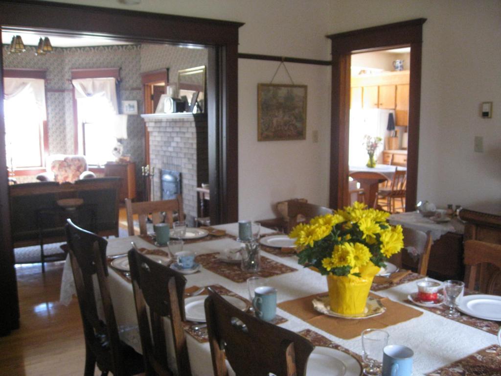 Sproule Heritage Bed & Breakfast Strathmore Kültér fotó